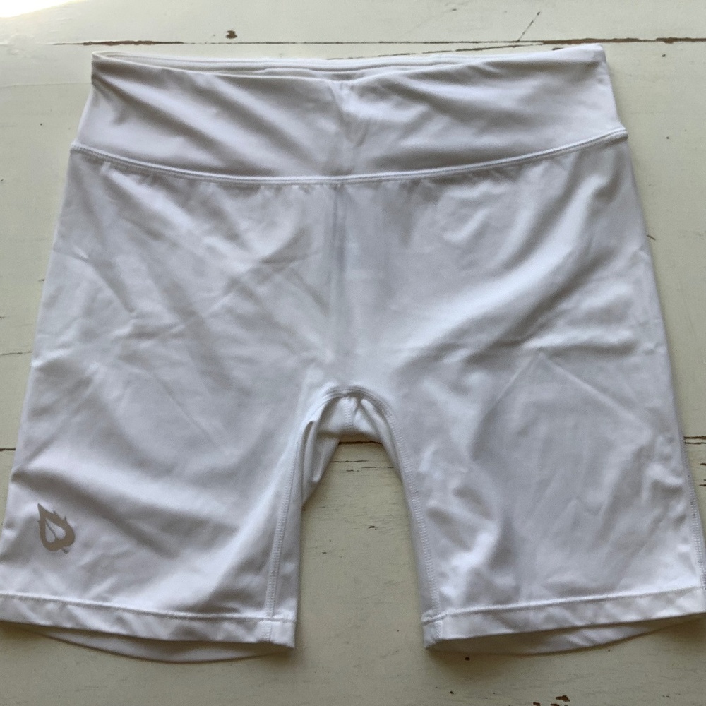BALEAF Flyleaf Mid Rise Back Pocketed White Compression Shorts SZ Large